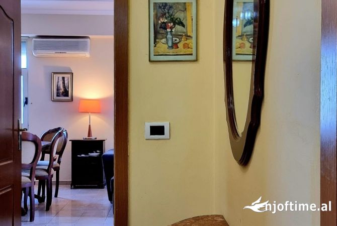 Shtepi me qera Apartament ne Tirane, 2+1, Mobilimi E mobiluar, Pagesa 800  Euro.