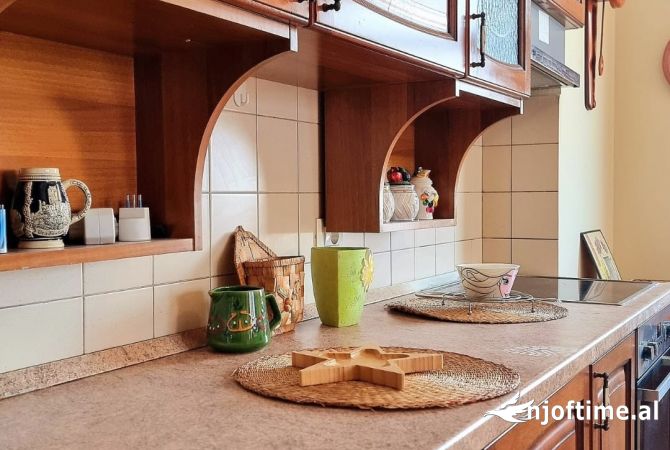 Shtepi me qera Apartament ne Tirane, 2+1, Mobilimi E mobiluar, Pagesa 800  Euro.