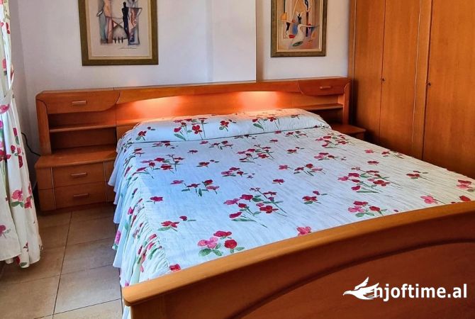 Shtepi me qera Apartament ne Tirane, 2+1, Mobilimi E mobiluar, Pagesa 800  Euro.