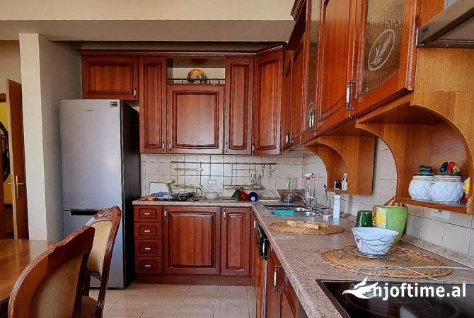 Shtepi me qera Apartament ne Tirane, 2+1, Mobilimi E mobiluar, Pagesa 800  Euro.
