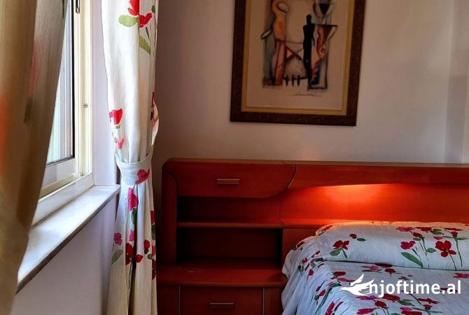Shtepi me qera Apartament ne Tirane, 2+1, Mobilimi E mobiluar, Pagesa 800  Euro.