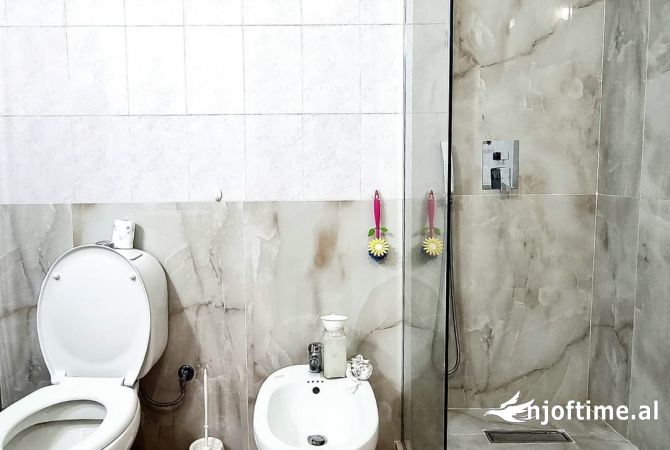 Shtepi me qera Apartament ne Tirane, 2+1, Mobilimi E mobiluar, Pagesa 800  Euro.