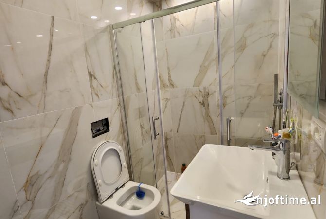 Shtepi ne shitje Apartament ne Durres, 2+1, Mobilimi E mobiluar, Pagesa 130,000  Euro.