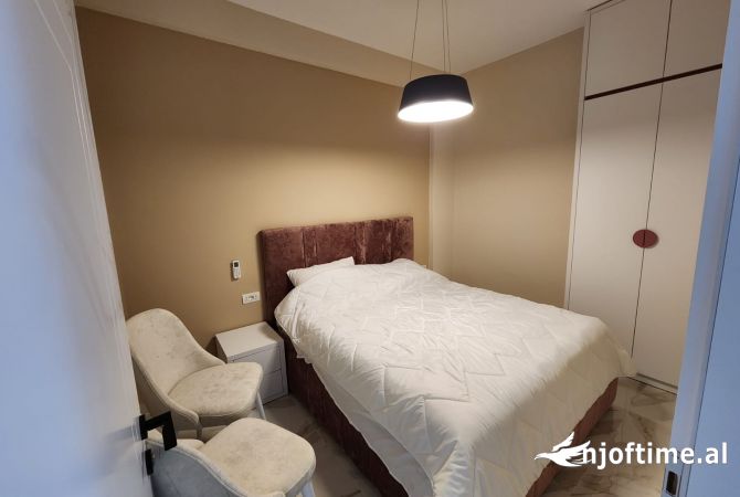 Shtepi ne shitje Apartament ne Durres, 2+1, Mobilimi E mobiluar, Pagesa 130,000  Euro.