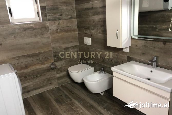 Shtepi me qera Apartament ne Durres, 2+1, Mobilimi E mobiluar, Pagesa 550  Euro.