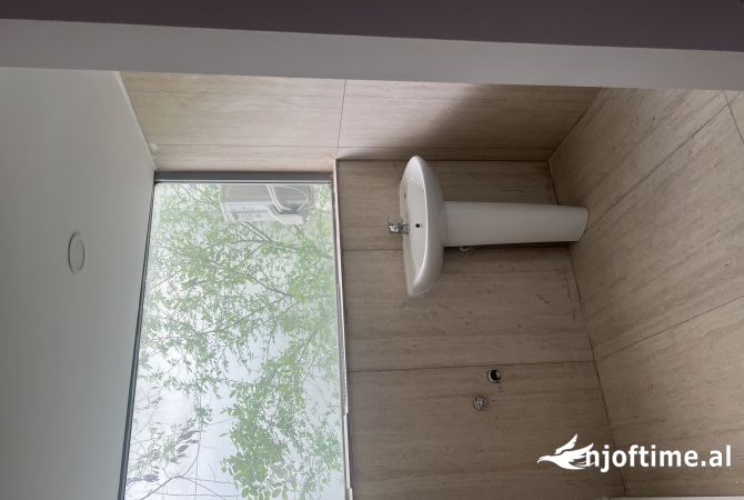 Shtepi me qera Apartament ne Tirane, 2+1, Mobilimi Pjeserisht e mobiluar, Pagesa 40,000  Leke.