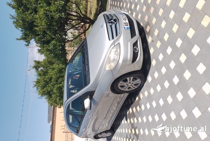 Makina ne shitje ne Tirane, Mercedes-Benz, 2010 gasoline-gas,Kambio Automatik Pagesa 5,500  Euro.