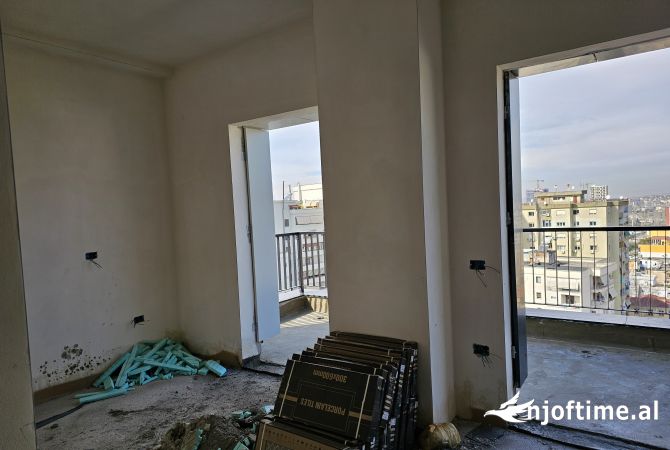 Shtepi ne shitje Apartament ne Tirane, 3+1, Mobilimi Bosh, pa mobiluar, Pagesa 520,000  Euro.