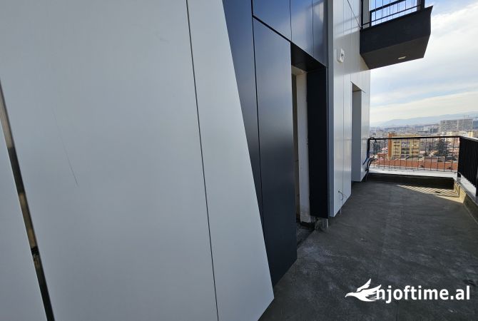 Shtepi ne shitje Apartament ne Tirane, 3+1, Mobilimi Bosh, pa mobiluar, Pagesa 520,000  Euro.
