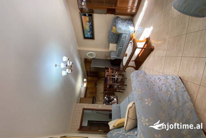 Shtepi me qera Apartament ne Tirane, 1+1, Mobilimi E mobiluar, Pagesa 450  Euro.