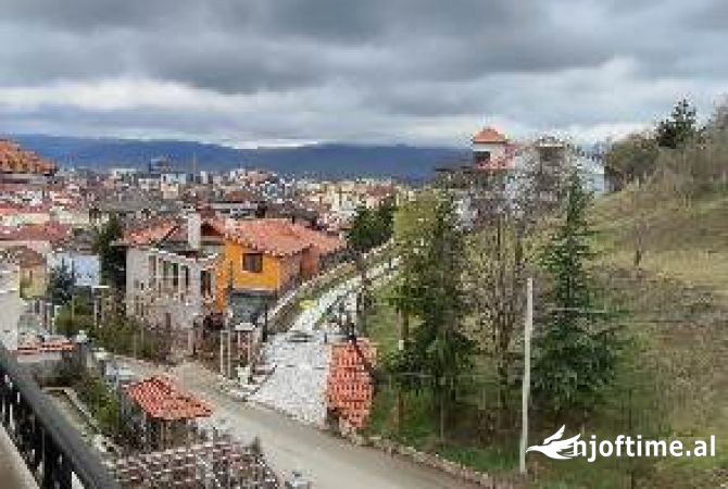 Shtepi ne shitje Vila Luksoze ne Korce, 4+1, Mobilimi Bosh, pa mobiluar, Pagesa 250,000  Euro.