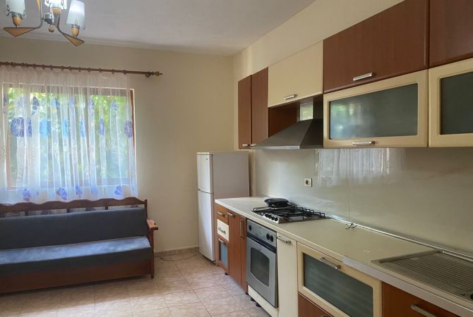 Shtepi me qera Shtepi Private ne Tirane, 2+1, Mobilimi E mobiluar, Pagesa 350  Euro.