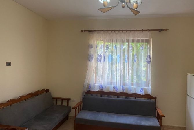 Shtepi me qera Shtepi Private ne Tirane, 2+1, Mobilimi E mobiluar, Pagesa 350  Euro.