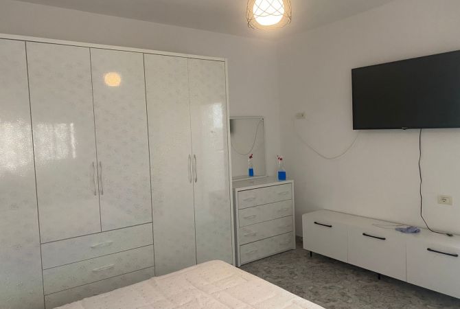 Shtepi me qera Shtepi Private ne Tirane, 1+1, Mobilimi E mobiluar, Pagesa 400  Euro.