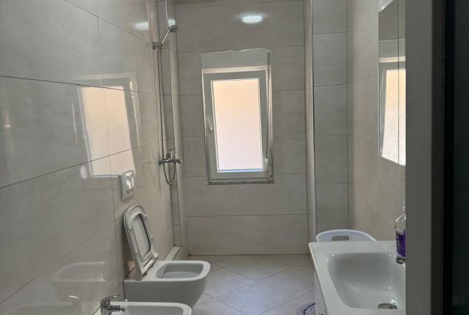 Shtepi me qera Apartament ne Tirane, 2+1, Mobilimi E mobiluar, Pagesa 550  Euro.