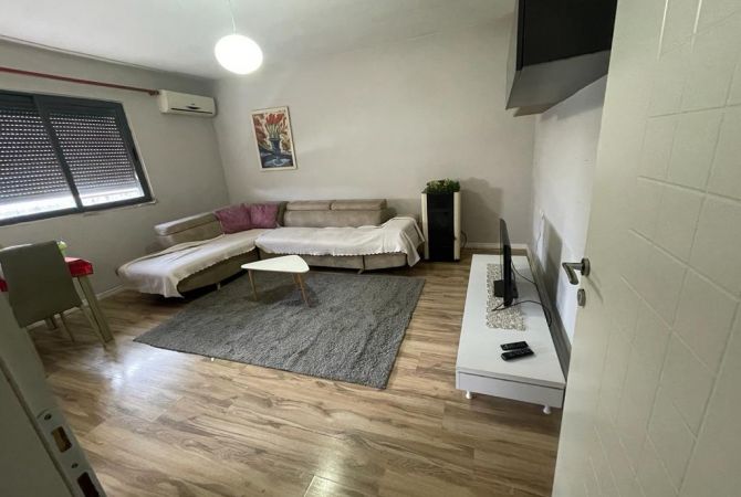 Shtepi me qera Apartament ne Tirane, 2+1, Mobilimi E mobiluar, Pagesa 400  Euro.
