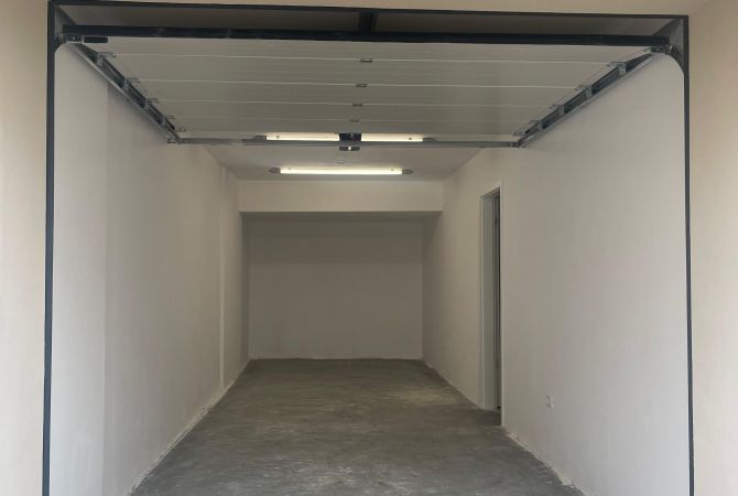 Shtepi me qera Vila Luksoze ne Tirane, 2+1, Mobilimi Bosh, pa mobiluar, Pagesa 1,200  Euro.