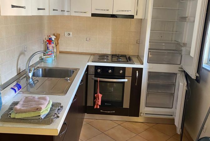 Shtepi me qera Apartament ne Tirane, 2+1, Mobilimi E mobiluar, Pagesa 550  Euro.