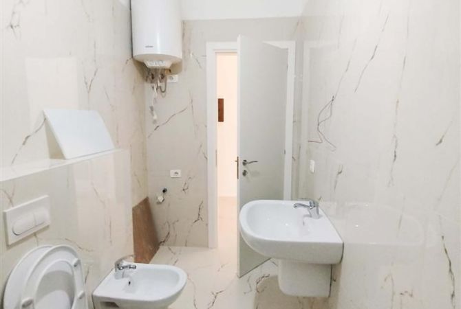 Shtepi me qera 2+1 ne Tirane - 800 Euro