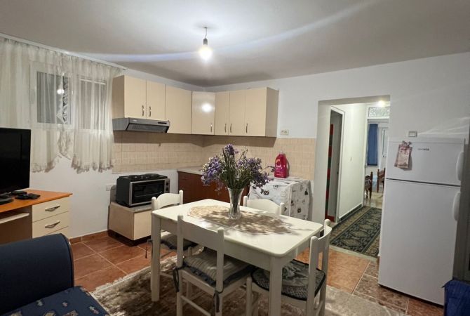 Shtepi me qera Apartament ne Tirane, 2+1, Mobilimi E mobiluar, Pagesa 42,000  Leke.
