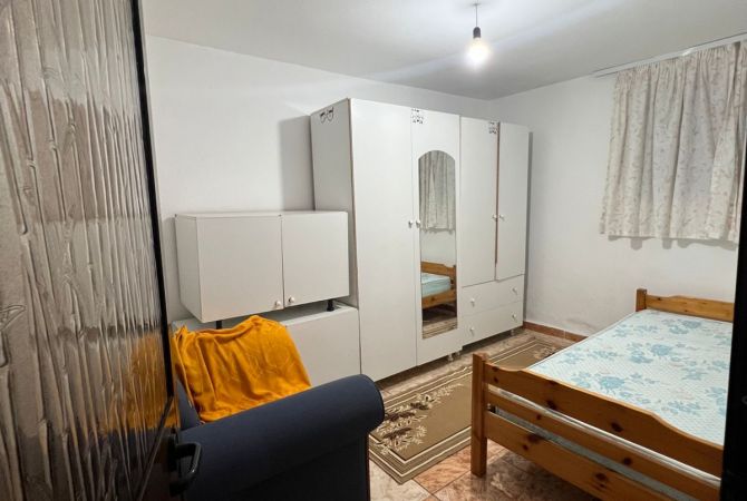 Shtepi me qera 2+1 ne Tirane - 42,000 Leke