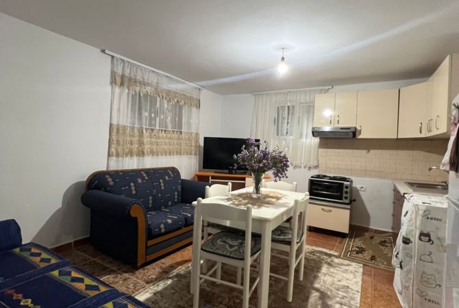 Shtepi me qera Apartament ne Tirane, 2+1, Mobilimi E mobiluar, Pagesa 42,000  Leke.