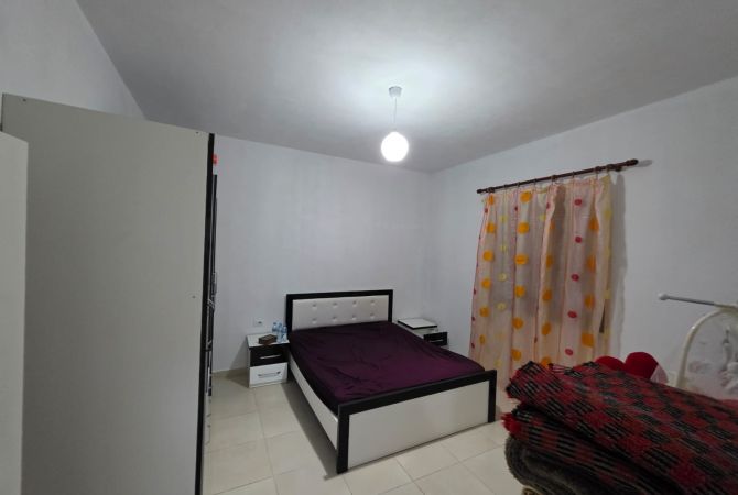 Shtepi me qera Apartament ne Tirane, 2+1, Mobilimi E mobiluar, Pagesa 300  Euro.