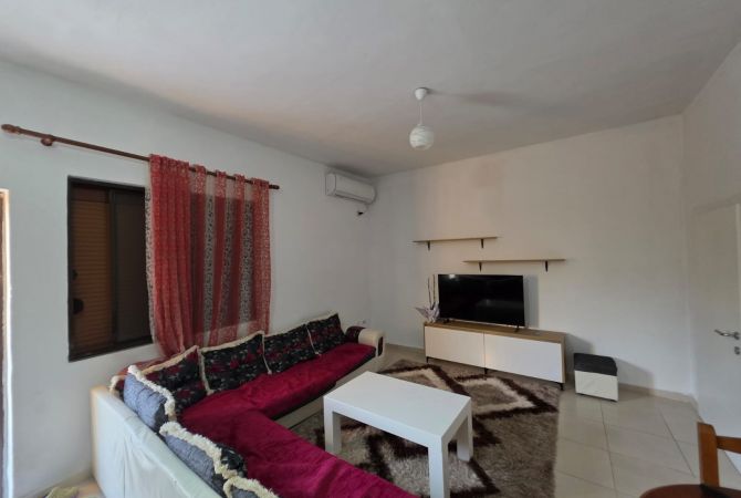 Shtepi me qera 2+1 ne Tirane - 300 Euro