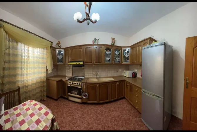 Shtepi me qera Shtepi Private ne Tirane, 2+1, Mobilimi E mobiluar, Pagesa 450  Euro.