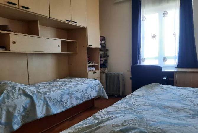Shtepi me qera Apartament ne Tirane, 2+1, Mobilimi E mobiluar, Pagesa 50,000  Leke.