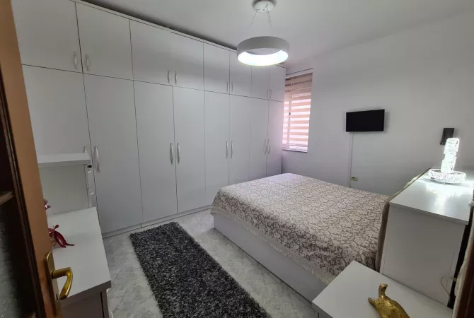 Shtepi me qera Apartament ne Tirane, 1+1, Mobilimi E mobiluar, Pagesa 55,000  Leke.