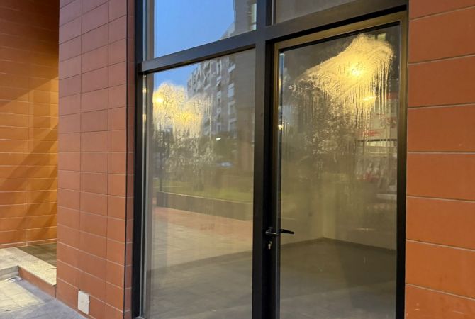 Ambiente Commerciale in Affitto 1+1 a Tirana - 600 Euro