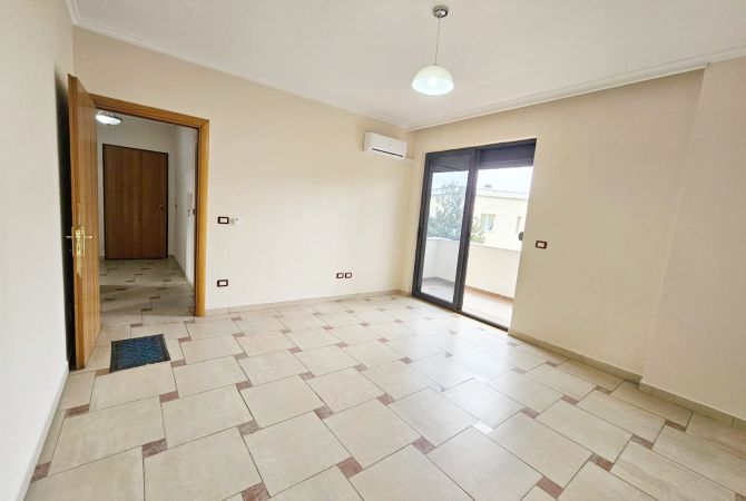 Ambient biznesi me qera 3+1 ne Tirane - 1,000 Euro