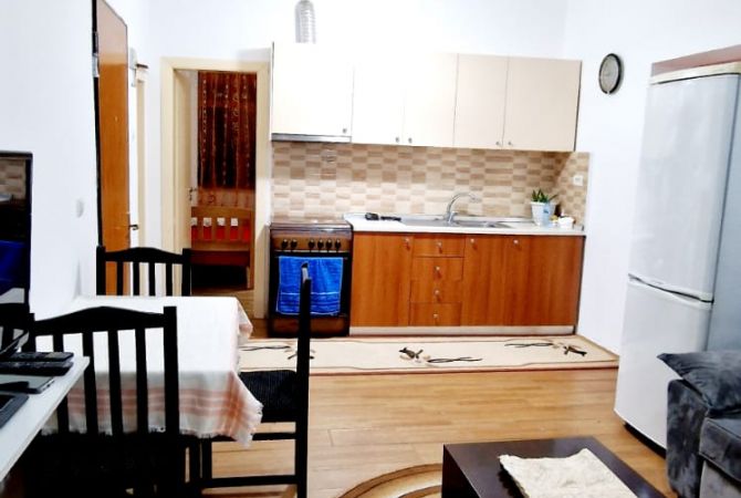 Shtepi me qera Apartament ne Tirane, 2+1, Mobilimi E mobiluar, Pagesa 50,000  Leke.