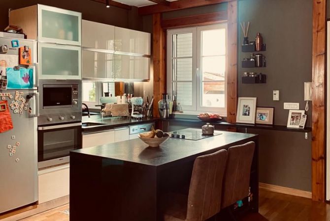 Shtepi me qera Shtepi Private ne Tirane, 3+1, Mobilimi E mobiluar, Pagesa 1,000  Euro.