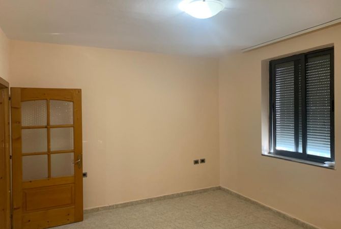 Business Property for Rent 3+1 in Tirana - 500 Euro