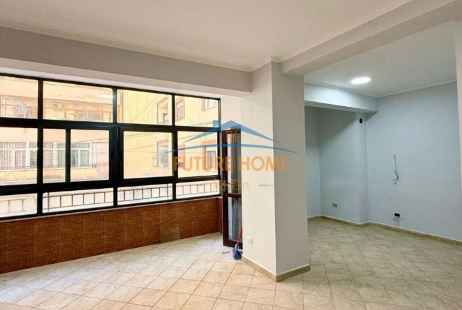 Shtepi ne shitje Apartament ne Tirane, 3+1, Mobilimi Bosh, pa mobiluar, Pagesa 295,000  Euro.