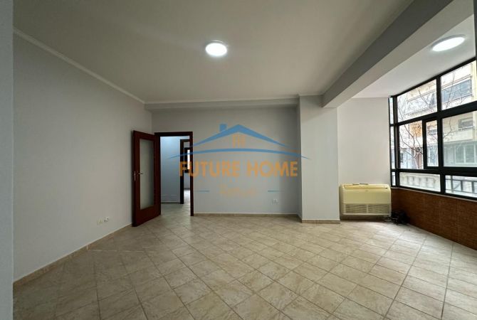 Shtepi ne shitje Apartament ne Tirane, 3+1, Mobilimi Bosh, pa mobiluar, Pagesa 295,000  Euro.