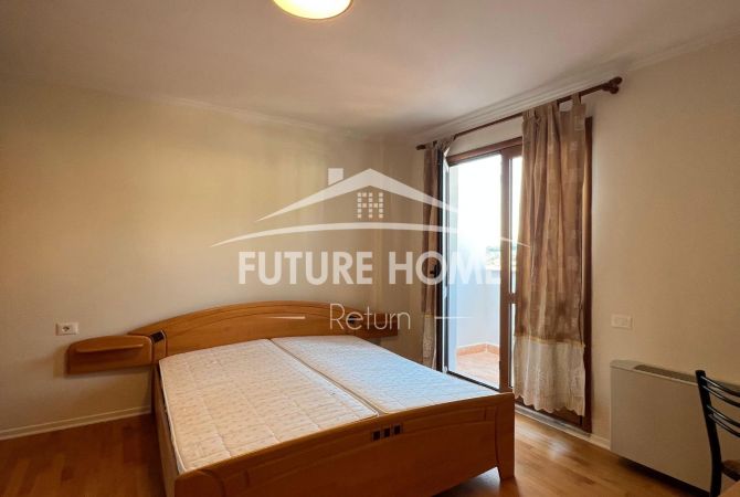 Shtepi ne shitje Papafingo(kati i catise) ne Tirane, 2+1, Mobilimi E mobiluar, Pagesa 168,000  Euro.