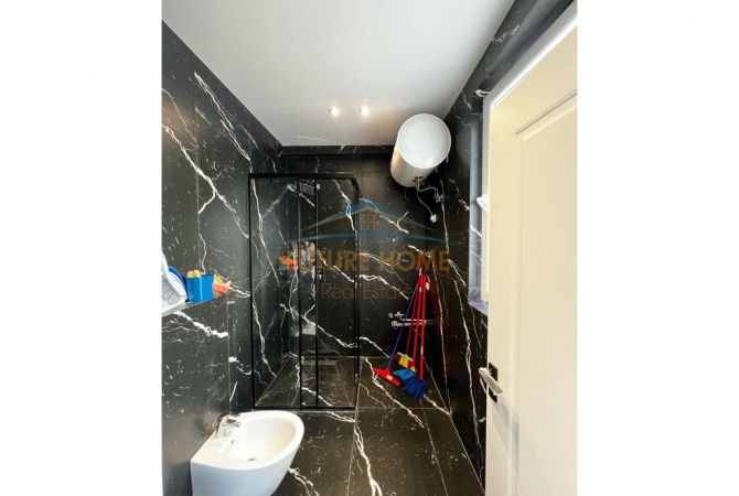 Shtepi ne shitje Apartament ne Tirane, 2+1, Mobilimi Bosh, pa mobiluar, Pagesa 250,000  Euro.