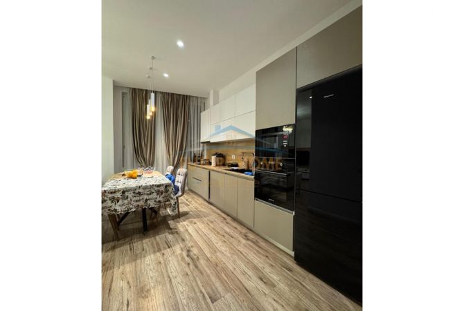 Shtepi ne shitje Apartament ne Tirane, 2+1, Mobilimi E mobiluar, Pagesa 177,000  Euro.