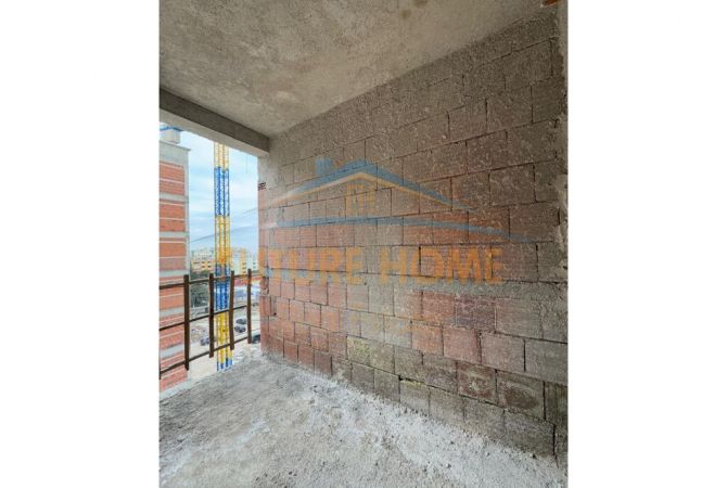 Shtepi ne shitje Apartament ne Tirane, 3+1, Mobilimi Bosh, pa mobiluar, Pagesa 131,000  Euro.