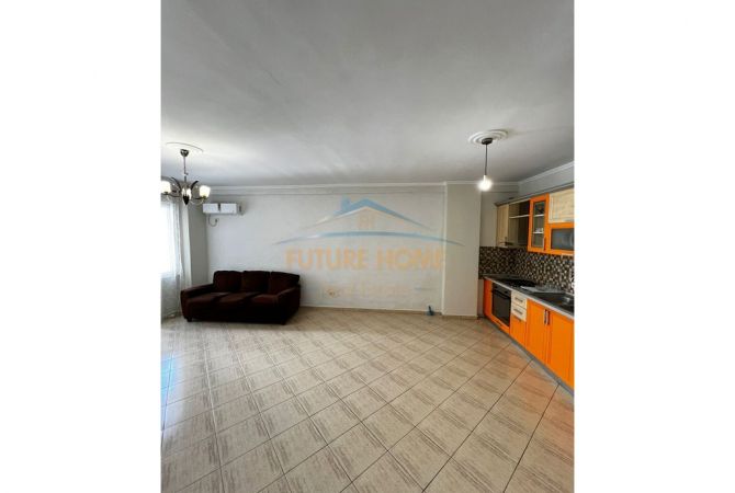 Shtepi ne shitje Apartament ne Tirane, 2+1, Mobilimi Pjeserisht e mobiluar, Pagesa 165,000  Euro.