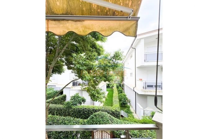 Shtepi ne shitje Apartament ne Durres, 2+1, Mobilimi E mobiluar, Pagesa 240,000  Euro.