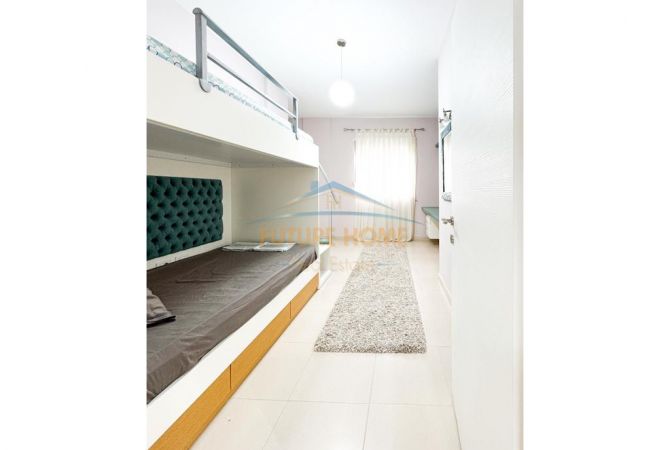 Shtepi ne shitje Apartament ne Durres, 2+1, Mobilimi E mobiluar, Pagesa 240,000  Euro.