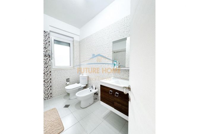 Shtepi ne shitje Apartament ne Durres, 2+1, Mobilimi E mobiluar, Pagesa 240,000  Euro.