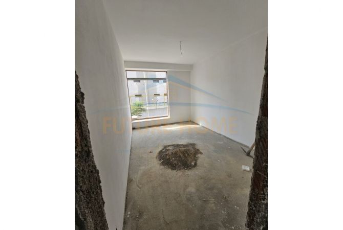Shtepi ne shitje Apartament ne Tirane, 4+1, Mobilimi Bosh, pa mobiluar, Pagesa 350,000  Euro.