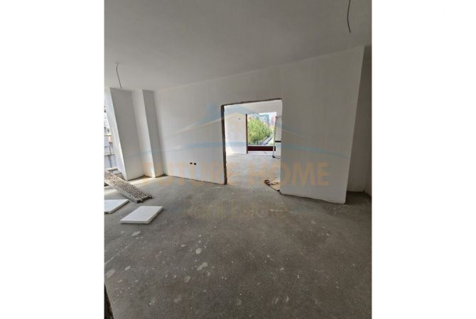 Shtepi ne shitje Apartament ne Tirane, 4+1, Mobilimi Bosh, pa mobiluar, Pagesa 350,000  Euro.