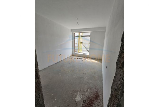 Shtepi ne shitje Apartament ne Tirane, 4+1, Mobilimi Bosh, pa mobiluar, Pagesa 350,000  Euro.