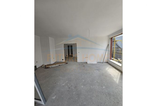 Shtepi ne shitje Apartament ne Tirane, 4+1, Mobilimi Bosh, pa mobiluar, Pagesa 350,000  Euro.